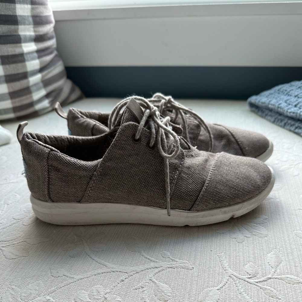 Women’s Tom’s Sneakers